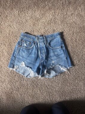 Levi’s High-Rise Distressed Denim Shorts - Blue